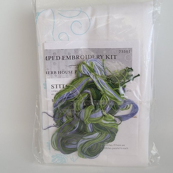 Debbie Mumm Stamped Embroidery Herb - Picture 3 of 3